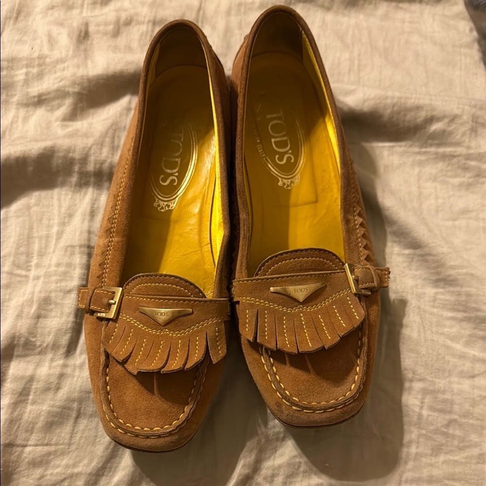 Tod's Tan Loafers Classic Moccasin Style